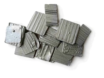 Hoge zuiverheid 99,99% elektrolytische ijzervlokken|30 mm x 30 mm vierkante vorm voor het smelten van legeringen en magnetische toepassingen